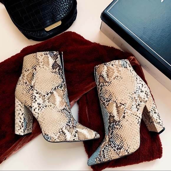 HP🎉 Pointy toe high heel vegan python ankle boot - Picture 2 of 7